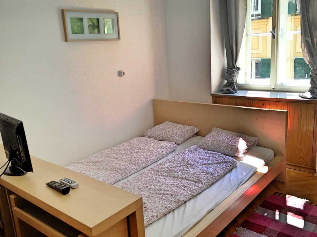 Apartment Jakominiplatz Грац Номер фото